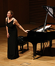 Star-Pianistin Ragna Schirmer spielt für die Marianne Strauß Stiftung (©Fotos: Martin Schmitz)